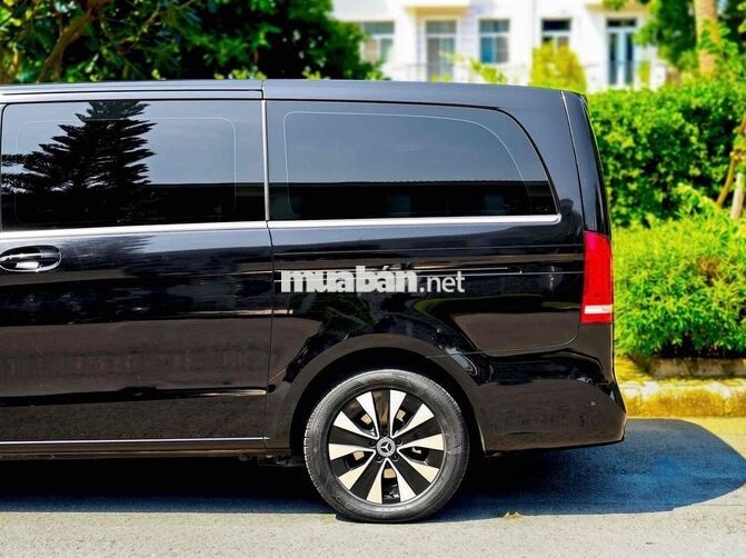 Mercedes V250 Luxury 2021 màu Đen cty 1 chủ đẹp
