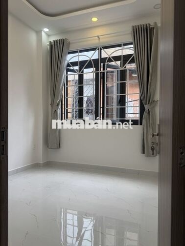 NHÀ MỚI 3PN NGANG 6M SÂN 5M THOÁNG MÁT LẠC LONG QUÂN TB