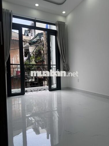 NHÀ MỚI 3PN NGANG 6M SÂN 5M THOÁNG MÁT LẠC LONG QUÂN TB