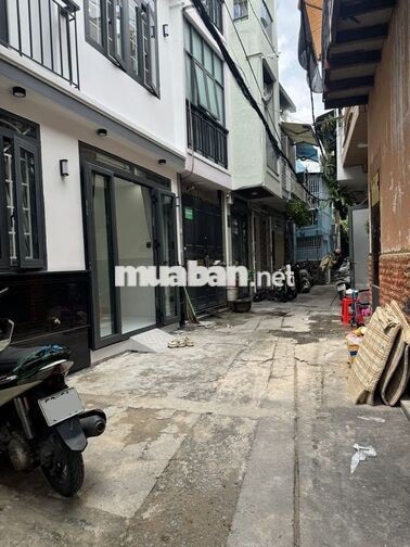 NHÀ MỚI 3PN NGANG 6M SÂN 5M THOÁNG MÁT LẠC LONG QUÂN TB