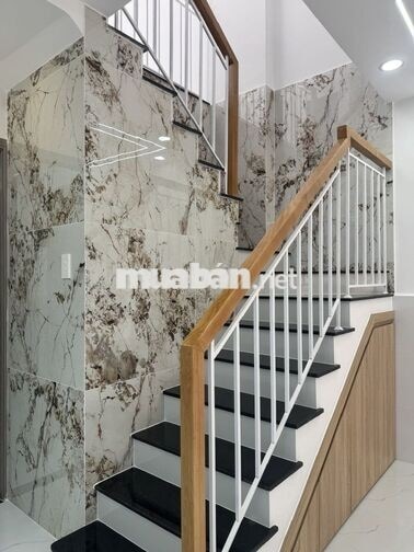 NHÀ MỚI 3PN NGANG 6M SÂN 5M THOÁNG MÁT LẠC LONG QUÂN TB