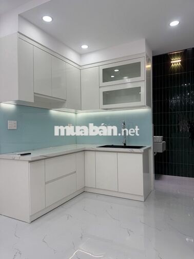 NHÀ MỚI 3PN NGANG 6M SÂN 5M THOÁNG MÁT LẠC LONG QUÂN TB