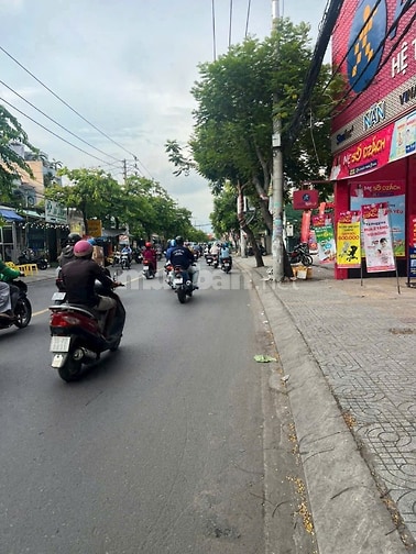 Nhà mặt tiền tỉnh lộ 10 . khu Tên Lửa, Bình Tân