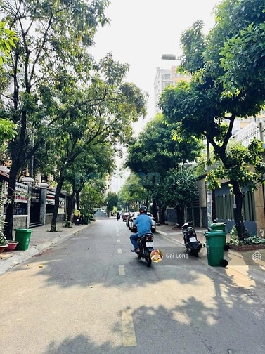 Chỉ 240 triệu/m2 sở hữu ngay nhà ngang 10 mét, hầm 3 tầng KĐT APAK.