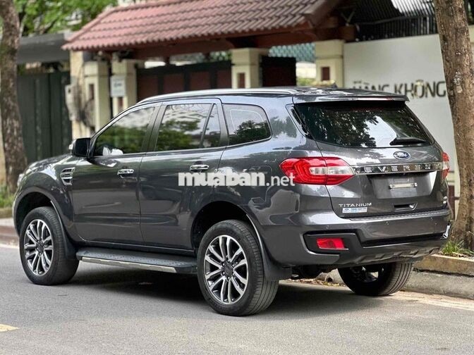 Ford Everest Titanium 4WD Xám 7 chỗ Tự động