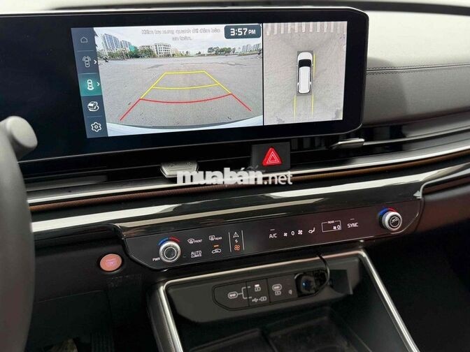 Kia Carnival Signature 2.2D 2025 Trắng 38000 km