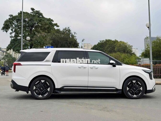 Kia Carnival Signature 2.2D 2025 Trắng 38000 km
