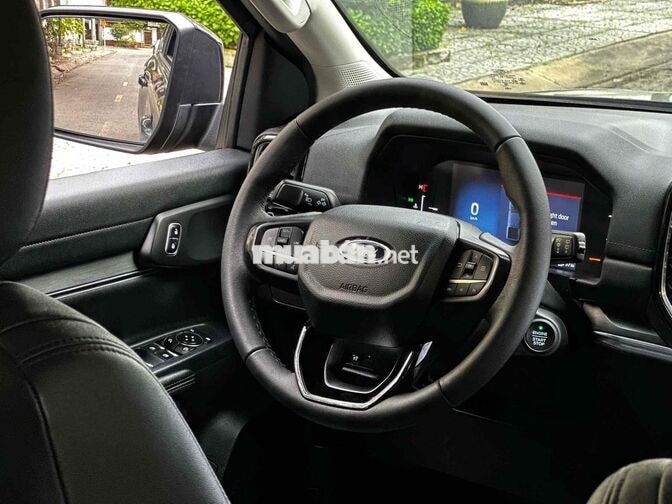 Ford Everest Sport 2024 2.0 Tự động Đen