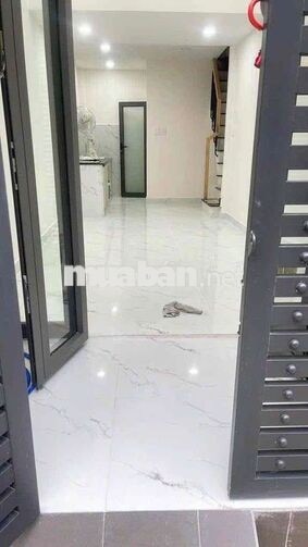 nhà đẹp mới ken 2 lầu 2 phòng ngủ 2vs vô ở liền kd online hay GĐ ở 
