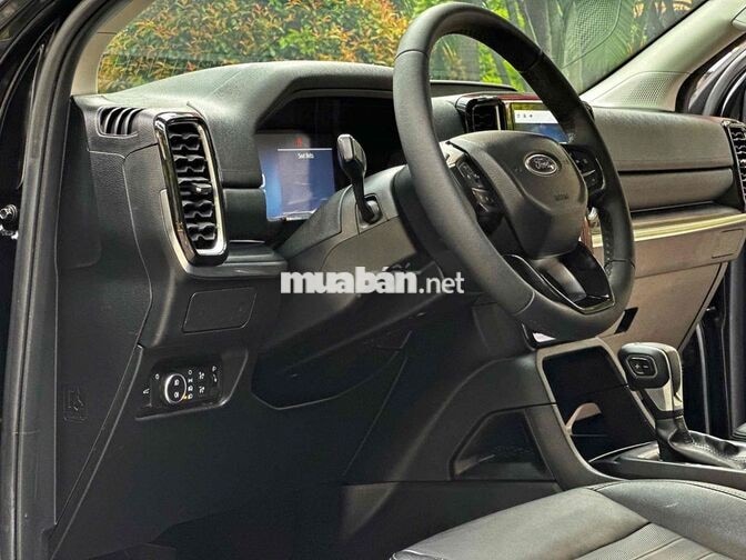 Ford Everest Sport 2024 2.0 Tự động Đen