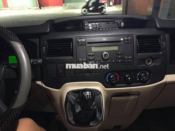 Ford Transit Luxury 2016 số sàn máy dầu 16 chỗ