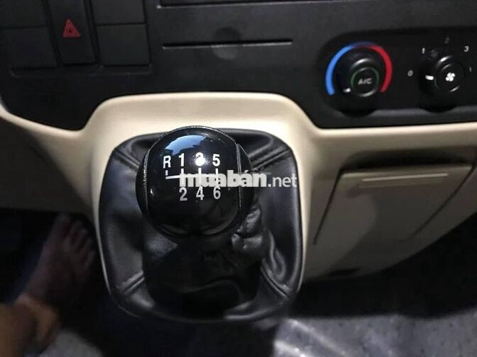 Ford Transit Luxury 2016 số sàn máy dầu 16 chỗ