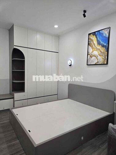 Chung cư mặt tiền Lầu 2 Phường Bến Thành Q1