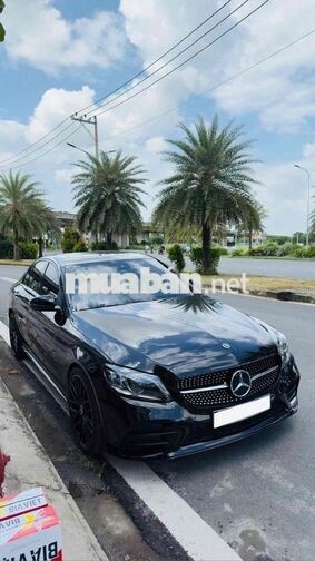 Mercedes-Benz C300 AMG 2019 Đen 1 chủ giữ gìn