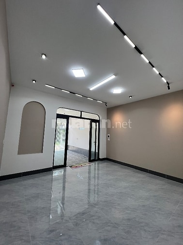 Nhà mới xây,ngã 3 MỸ HẠNH,giáp Tphcm 