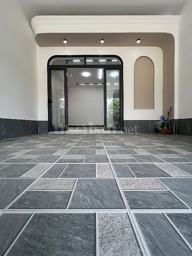 Nhà mới xây,ngã 3 MỸ HẠNH,giáp Tphcm 