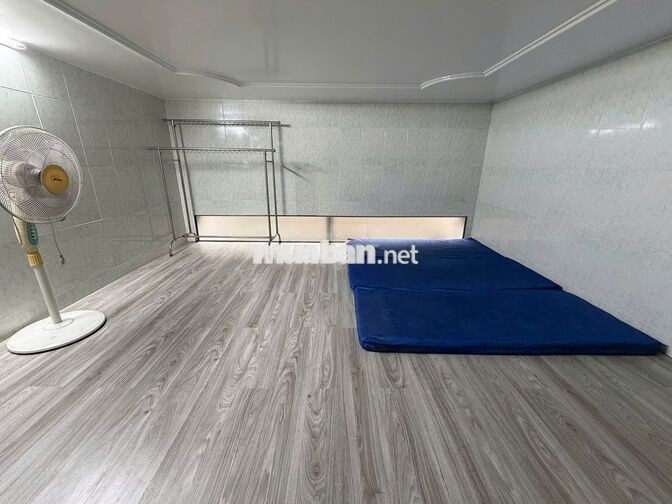 Phòng ĐẶNG THUỲ TRÂM, WC riêng, giờ giấc tự do