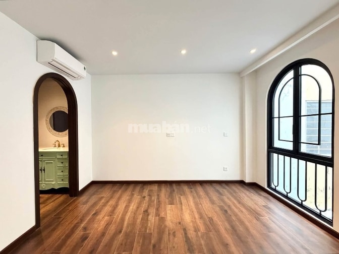Chính chủ bán nhà MT thụt đường Huyền Quang Q.1 - 4,1m x 18m - 18,5 tỷ