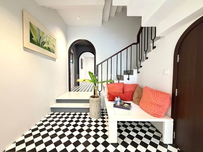 Chính chủ bán nhà MT thụt đường Huyền Quang Q.1 - 4,1m x 18m - 18,5 tỷ