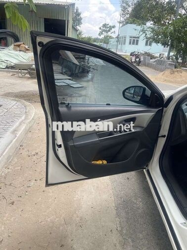 Chevrolet Cruze Số sàn Xăng Trắng