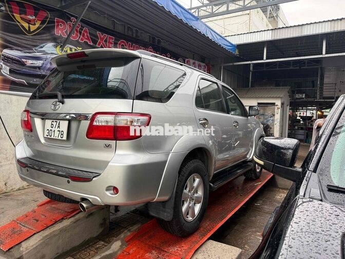 Toyota Fortuner 2009 Tự động Bạc 7 chỗ