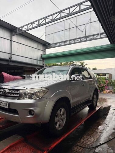 Toyota Fortuner 2009 Tự động Bạc 7 chỗ