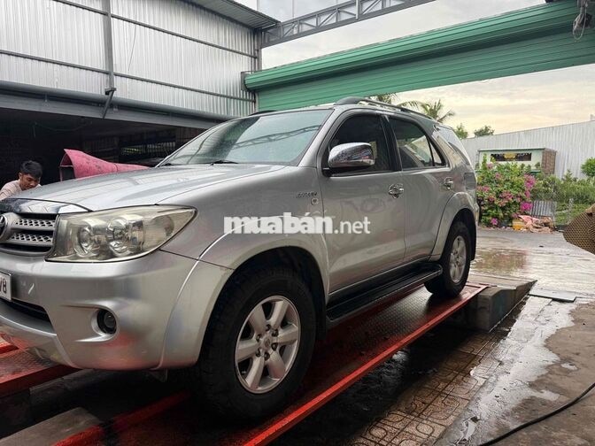 Toyota Fortuner 2009 Tự động Bạc 7 chỗ