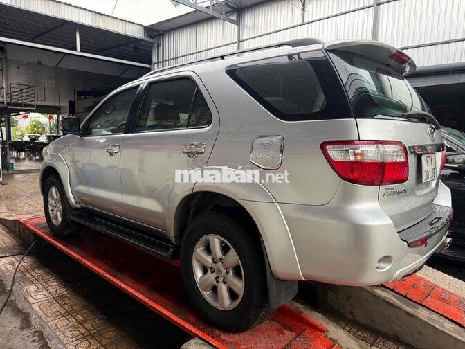 Toyota Fortuner 2009 Tự động Bạc 7 chỗ