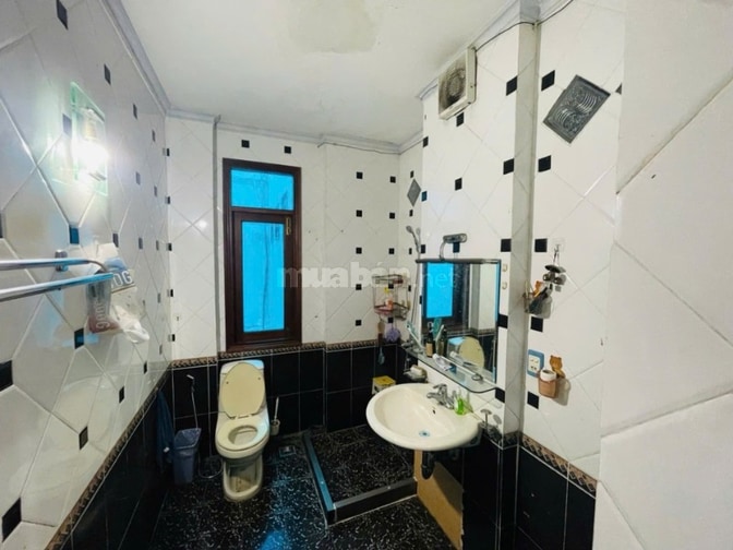 Khu Hoàng Việt - khách sạn Đệ Nhất Tân Bình  5,2 x 28m kết cấu 5 tầng