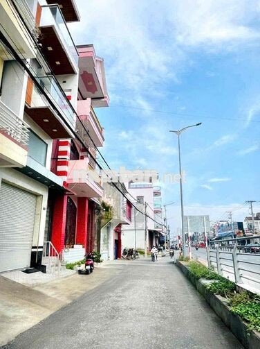 Nhà trệt 2 lầu mặt tiền Trần Hoàng Na