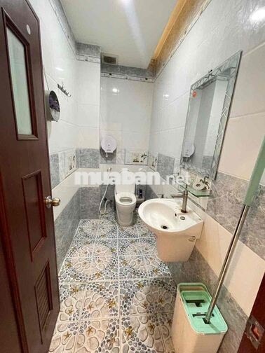 Nhà trệt 2 lầu mặt tiền Trần Hoàng Na