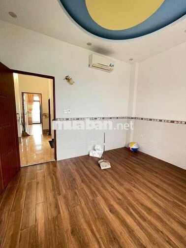 Nhà trệt 2 lầu mặt tiền Trần Hoàng Na