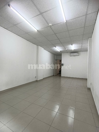 Văn Phòng cho thuê 30m2 mặt tiền 767 Lũy Bán Bích