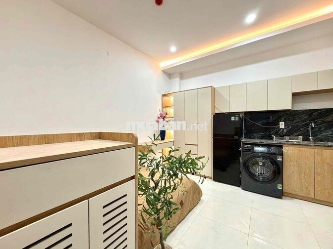 CĂN HỘ DỊCH VỤ PHÒNG STUDIO TÁCH BẾP BAN CÔNG | CỬA SỔ ~ GẦN ETOWN