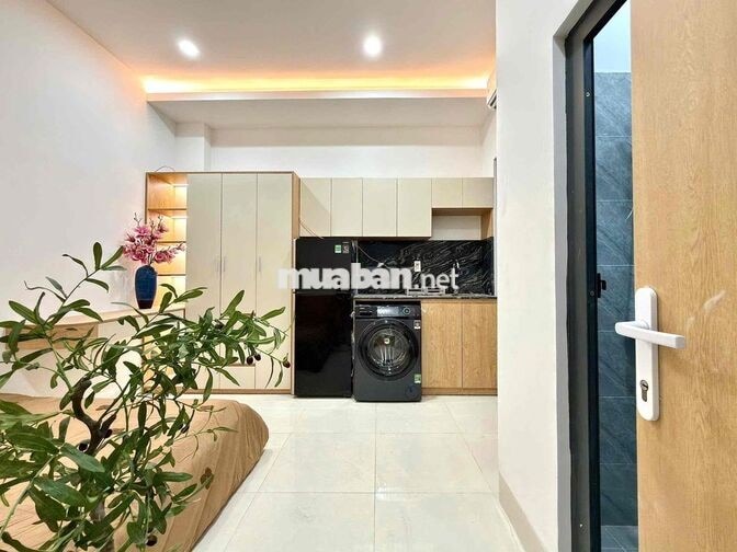 CĂN HỘ DỊCH VỤ PHÒNG STUDIO TÁCH BẾP BAN CÔNG | CỬA SỔ ~ GẦN ETOWN