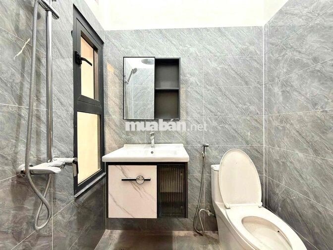 CĂN HỘ DỊCH VỤ PHÒNG STUDIO TÁCH BẾP BAN CÔNG | CỬA SỔ ~ GẦN ETOWN