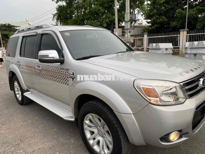 Ford Everest Số sàn Máy dầu Bạc