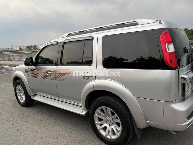 Ford Everest Số sàn Máy dầu Bạc