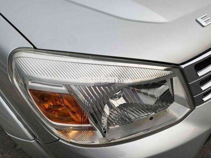 Ford Everest Số sàn Máy dầu Bạc