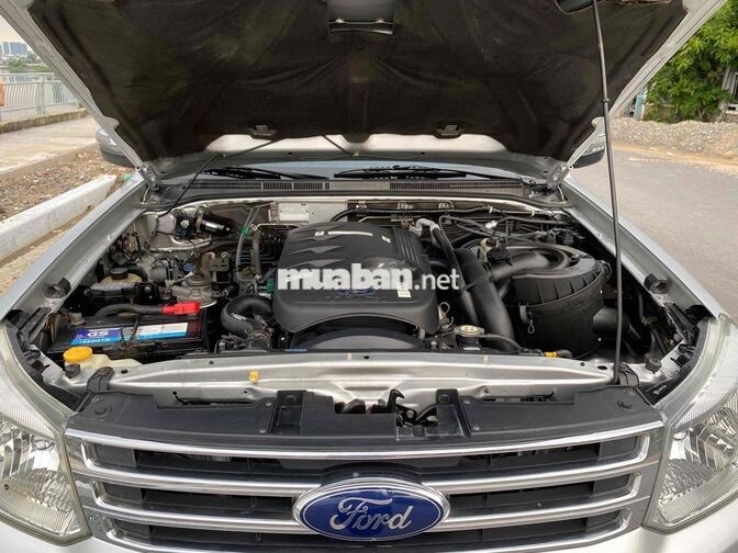 Ford Everest Số sàn Máy dầu Bạc