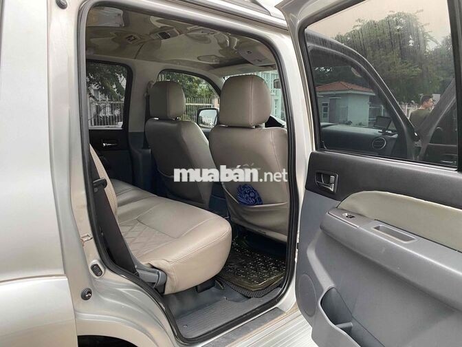 Ford Everest Số sàn Máy dầu Bạc