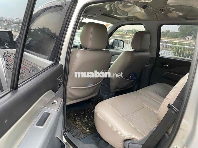 Ford Everest Số sàn Máy dầu Bạc