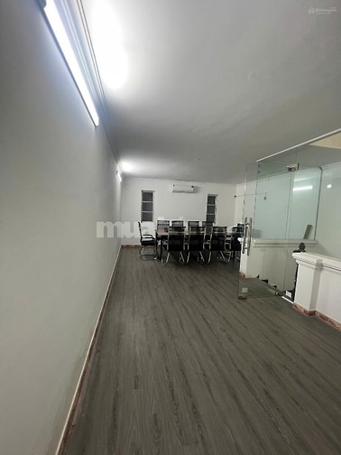 Cho thuê nhà ngõ 40 Trung Kính - Diện tích 65m2 x 4 tầng đường hè rộng