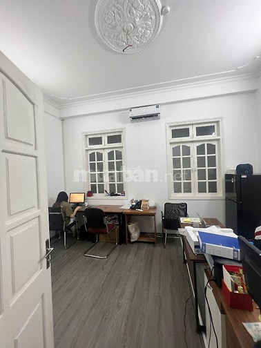 Cho thuê nhà ngõ 40 Trung Kính - Diện tích 65m2 x 4 tầng đường hè rộng
