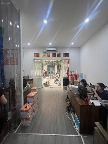Cho thuê nhà ngõ 40 Trung Kính - Diện tích 65m2 x 4 tầng đường hè rộng