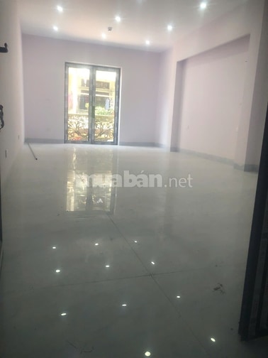 Chính chủ cho thuê toà nhà 8 tầng mặt phố Phạm Thận Duật