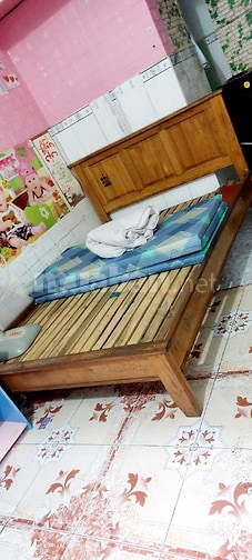 GIƯỜNG GÔ TỐT RẤT CHẮC ĐÃ QUA SỬ DỤNG. 