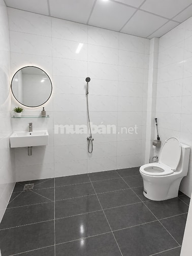 Cho thuê mặt bằng 7.6x20m tại Nguyễn Hới