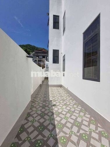 Cho thuê villa hồ bơi 5PN gần biển full nội thất