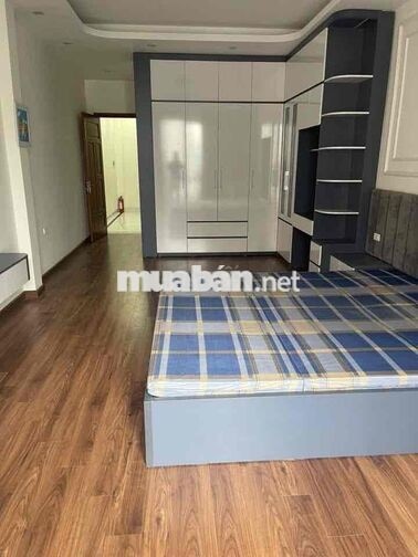 Cho thuê  tầng 1, tầng 2 trong nhà nguyên căn mặt phố Lê Quý Đôn, Quận